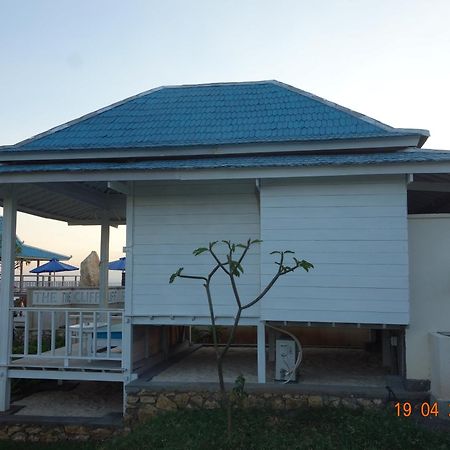 Cliff Park Lembongan Hotel Exterior photo